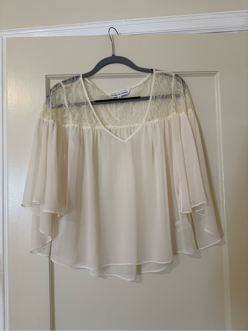 cupcakes & cashmere Ivory Lace Flutter Sleeve Blouse